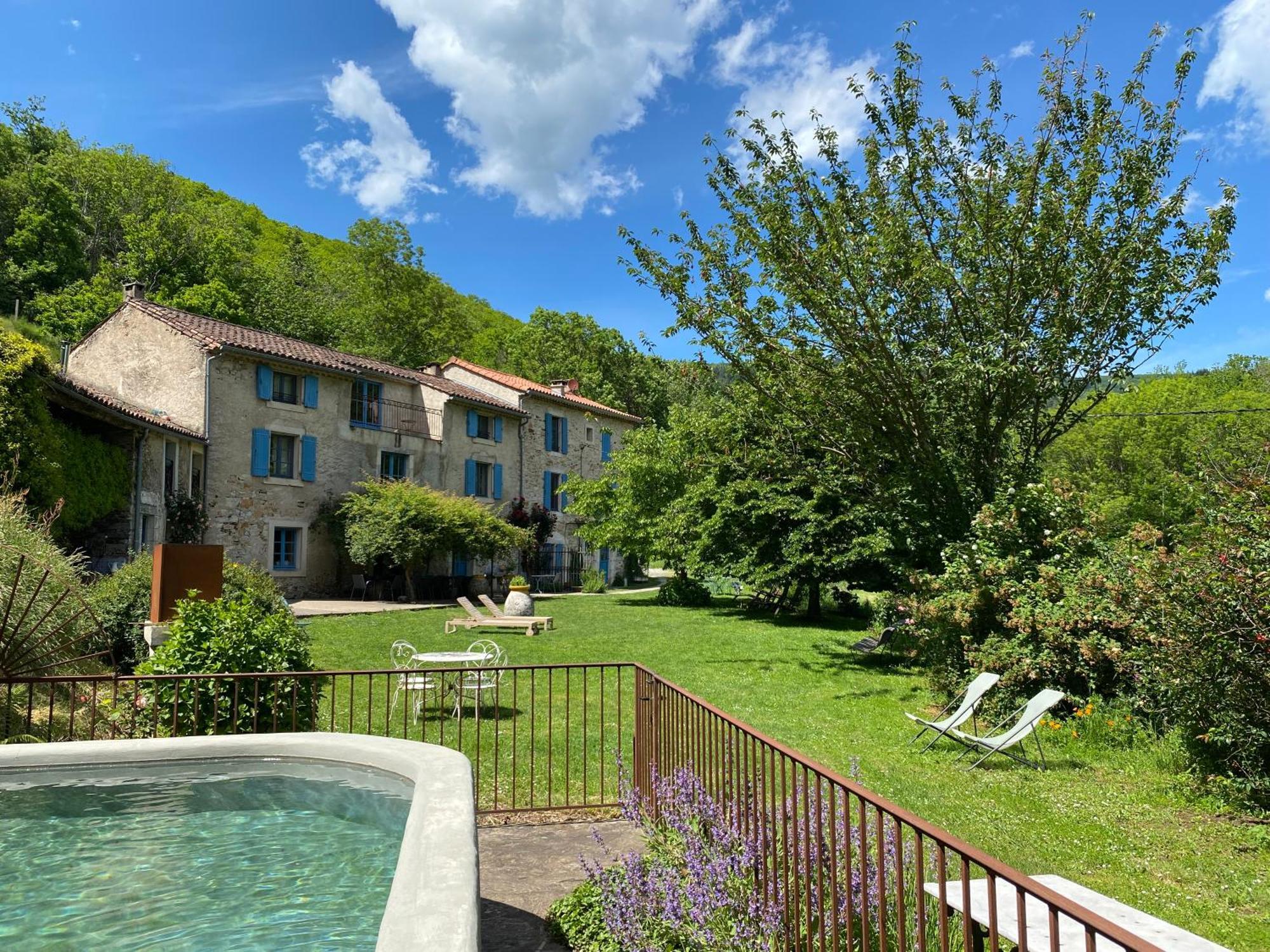 Nabat Le Haut, Chambre Et Table D'Hotes Courniou 外观 照片