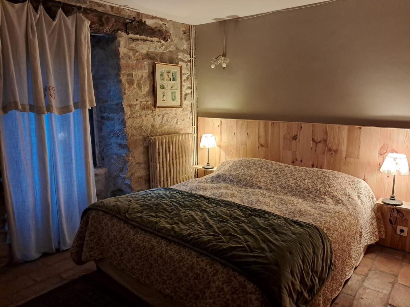 Nabat Le Haut, Chambre Et Table D'Hotes Courniou 外观 照片