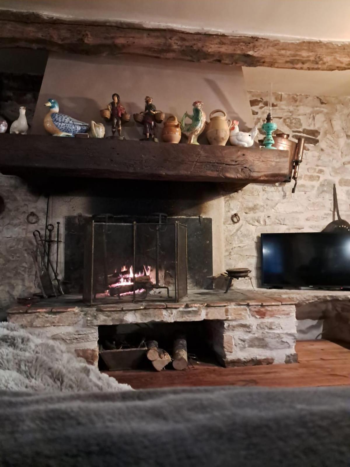 Nabat Le Haut, Chambre Et Table D'Hotes Courniou 外观 照片