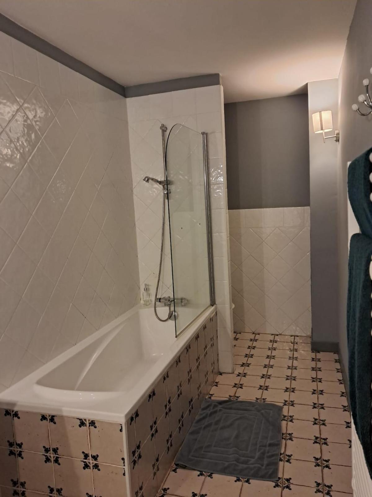 Nabat Le Haut, Chambre Et Table D'Hotes Courniou 外观 照片